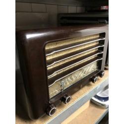 Oude bakelieten radio.