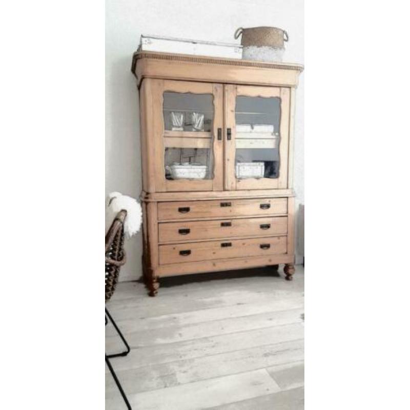 Oud biedermeier kabinet meidenkast glazen of houten deuren