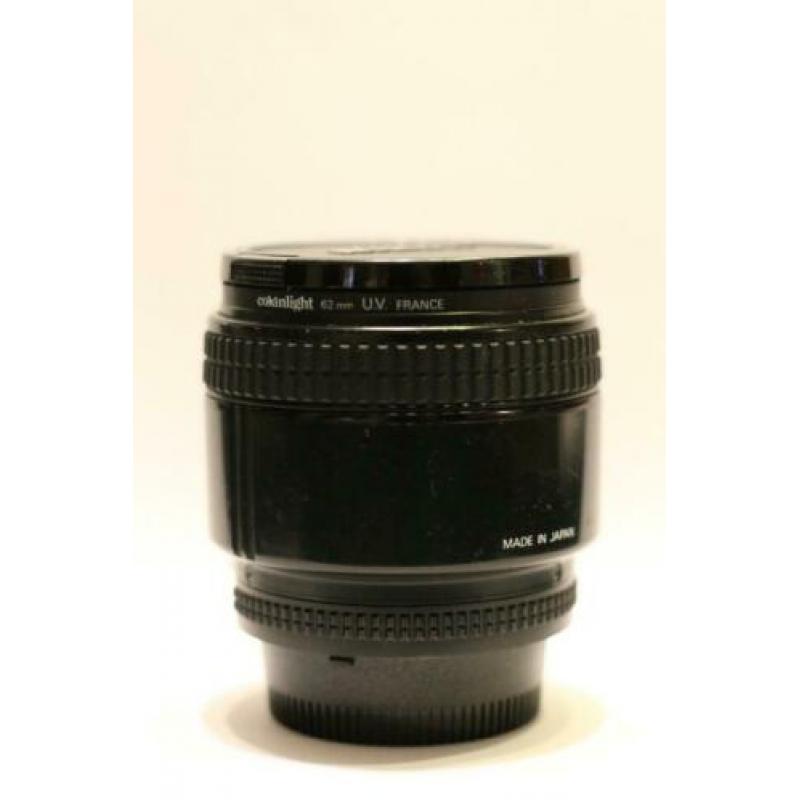 AF NIKKOR. 85mm. 1:1.8 D. Nikon lens