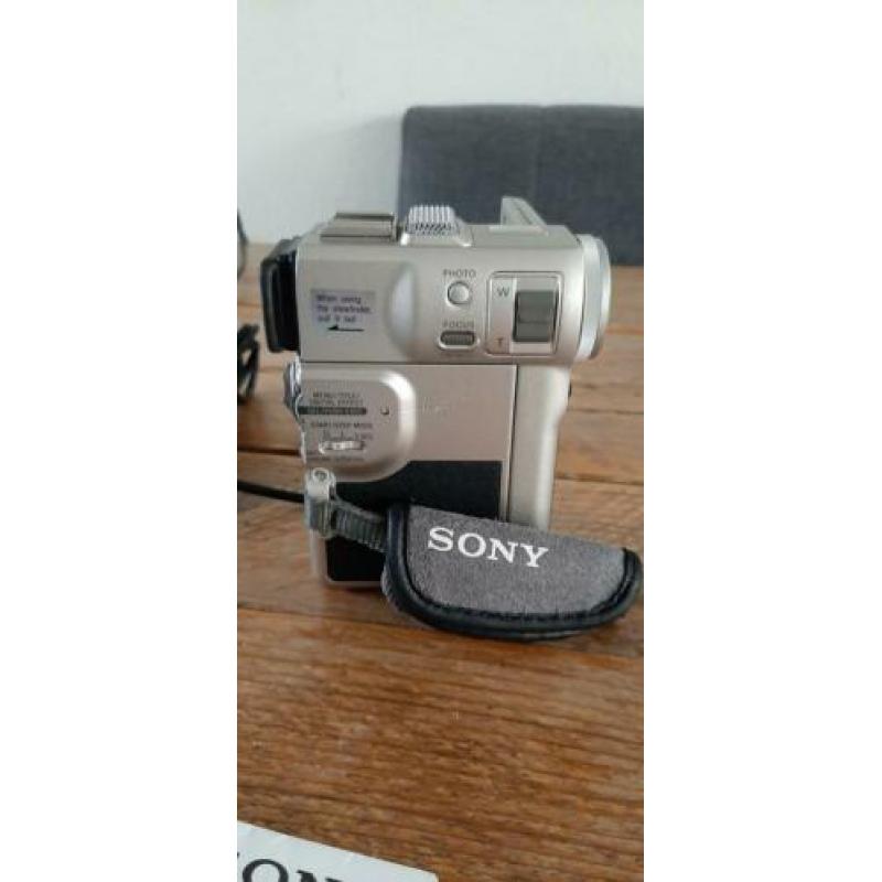 Sony DCR-PC1 mini DV video camera met 2 Accu's