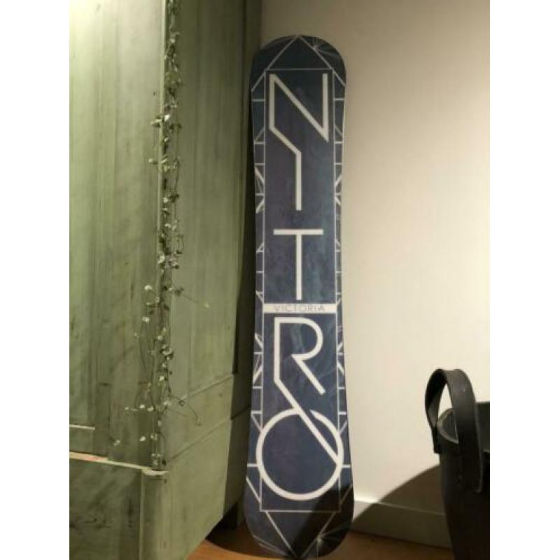 Nieuwe dames snowboard set Nitro Victoria camber 155 cm