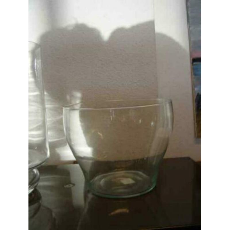 Twee grote glazen vazen (A20 125)