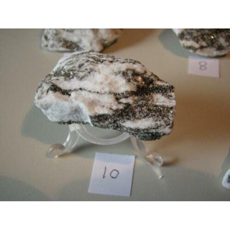 Diverse Mooie stukjes Dolomiet met ijzerhoudende Mineralen