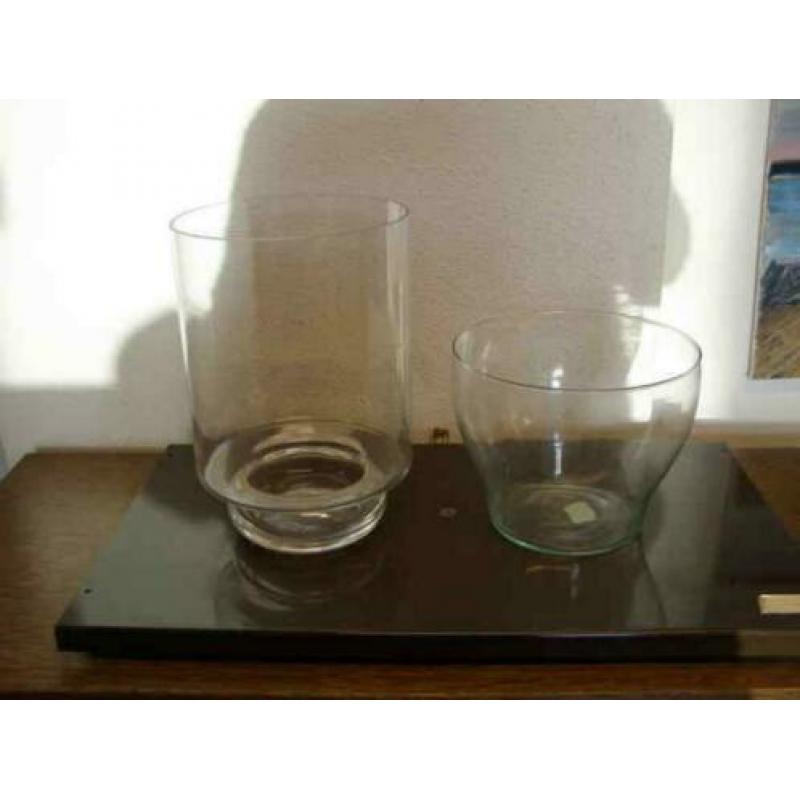 Twee grote glazen vazen (A20 125)