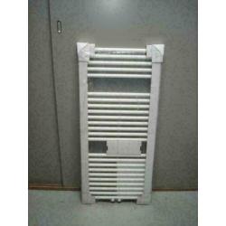 Design radiator 117 cm hoog x 80 cm breed in het wit met mid