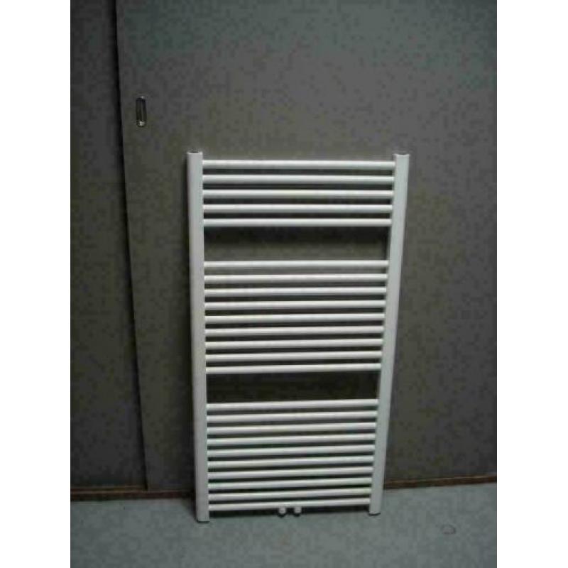 Design radiator 117 cm hoog x 80 cm breed in het wit met mid