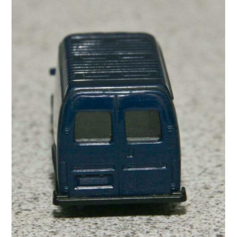 Ford Transit bestelbus blauw. Praliné