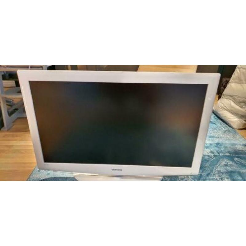 Samsung LCD TV 40 inch - LE40R81W