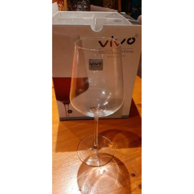 8 rode wijnglazen van het merk Vivo (nieuw)