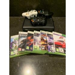 Xbox 360 met 7 spellen en 3 controllers te koop!