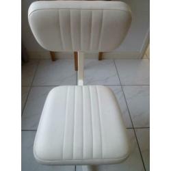 Witte pedicure/manicure/schoonheidspecialist stoel