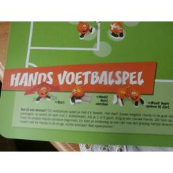 Supermarkt dirk bas hands voetbalspel speelveld hands