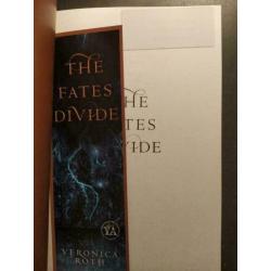 Carve the mark (1) & The fates divide (2) van Veronica Roth