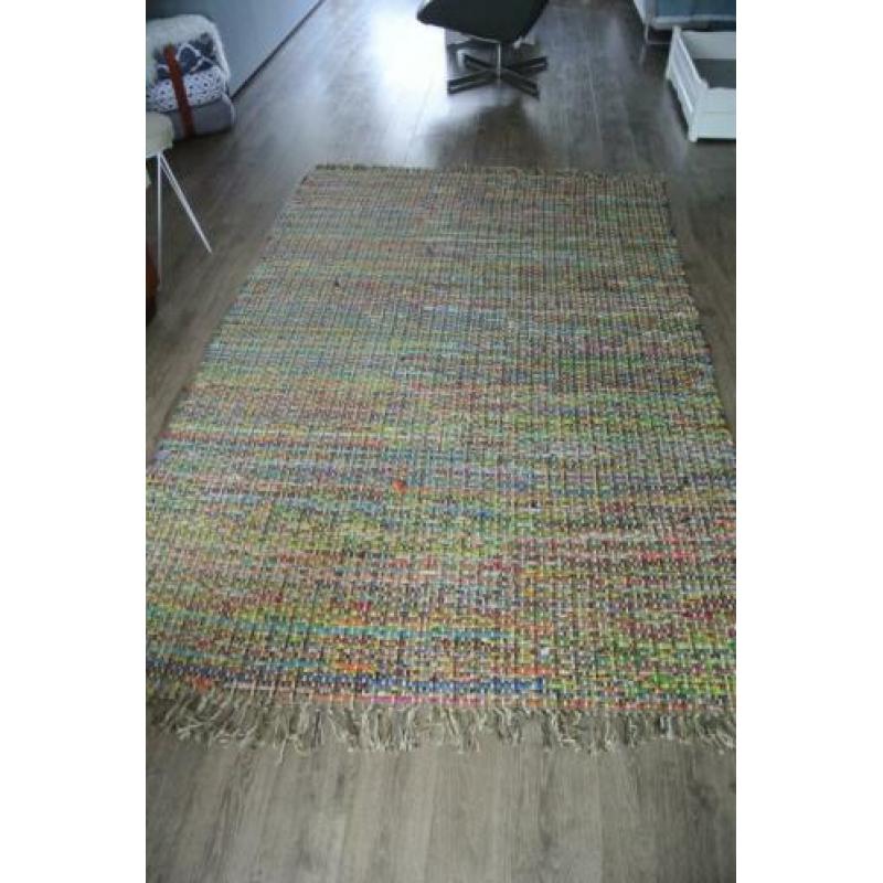 Modern en kleurrijk vloerkleed 2.30 x 1.65 meter