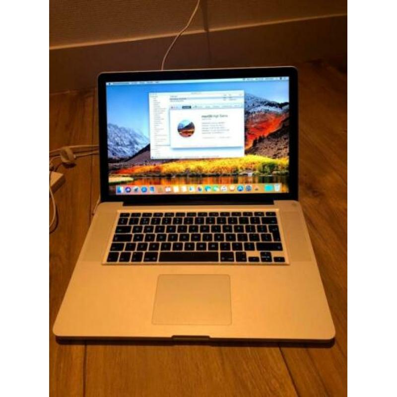 Apple MacBook Pro 15 inch Late 2011 i7 / 8GB RAM / 240GB SSD