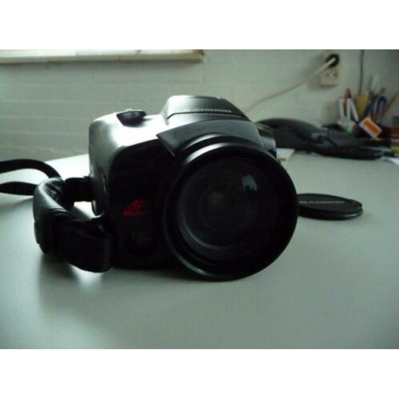Chinon analoge camera met 38 - 110 auto macrozoomlens