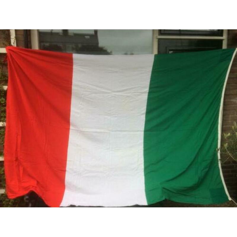 vlaggen van Frankrijk, Italië & Indonesië