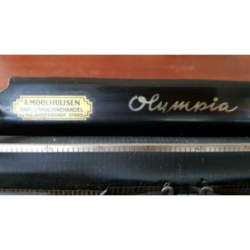 Vintage Olympia typemachine