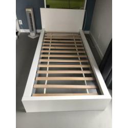 Wit eenpersoonsbed van Ikea