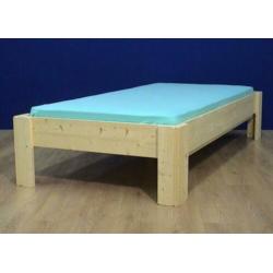 houten BED naar wens te kleuren ook met laden