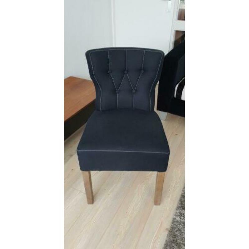 Nieuw zwarte stoel met nieuw grijze leer